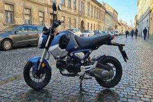 Cum poţi obţine permisul de categorie A, dacă ai categoria B, fără să dai examen? Condiţii, excepţii şi ce poţi conduce legal