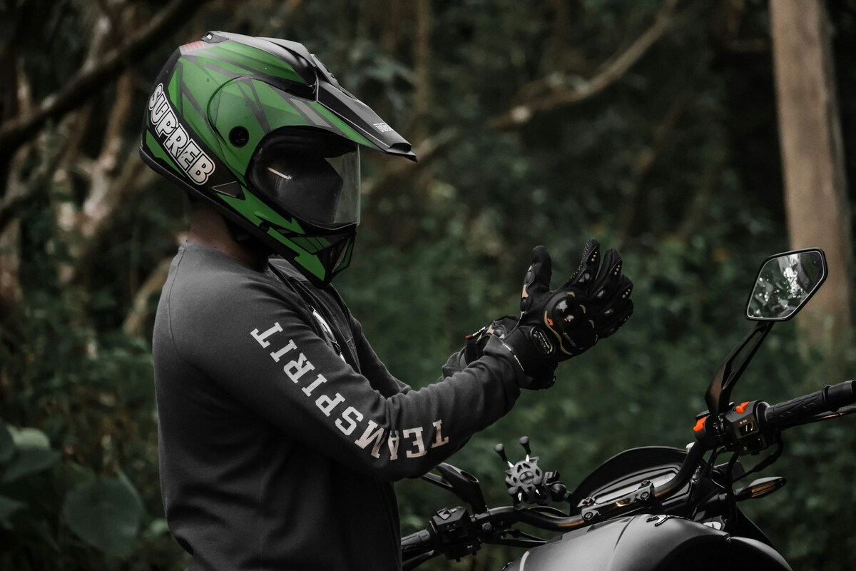 Top 6 mănuși moto de stradă cu protecții rigide pentru mâini bine echipate în 2026