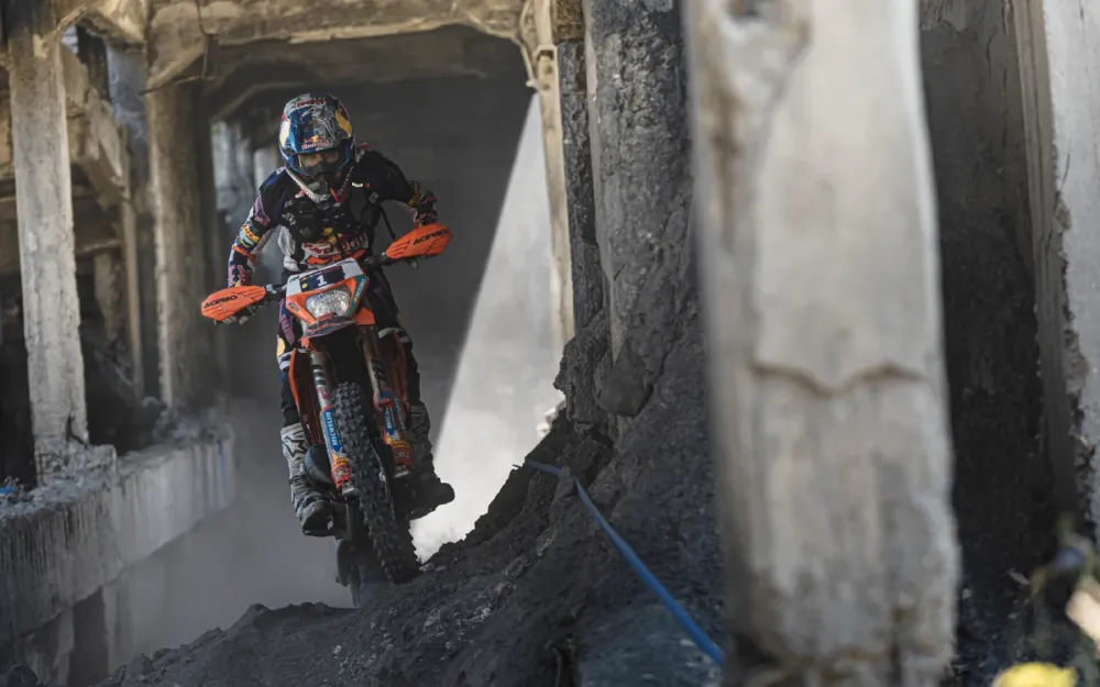 Mani Lettenbichler câștigă Offroad Day 1 la Red Bull Romaniacs 2026