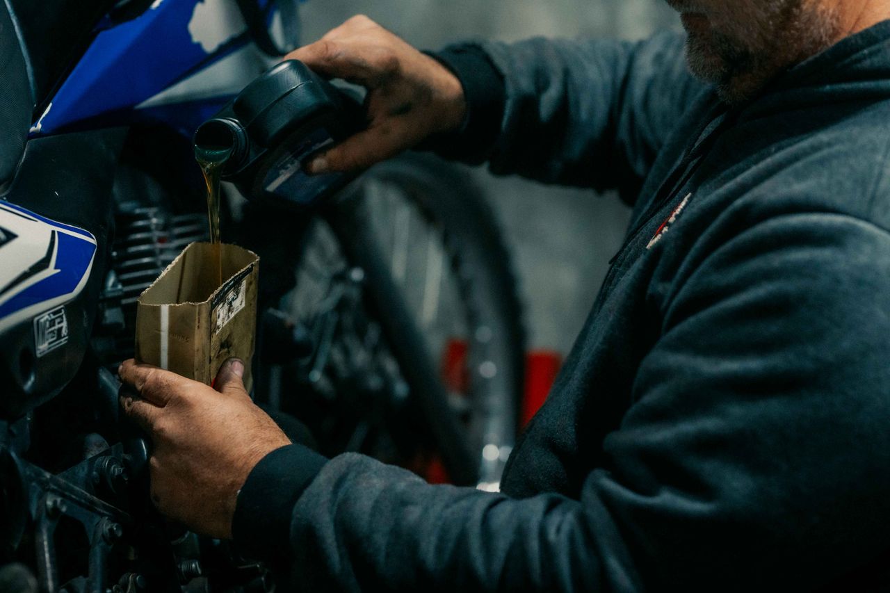 Ulei moto: cum îl alegi, schimbi și verifici fără să grăbești uzura motocicletei,2 - NordicaMoto