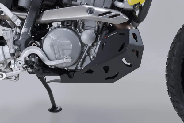 Engine Guard Black-2