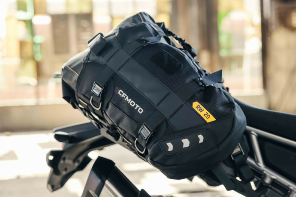 SET GENȚI LATERALE MOTO IMPERMEABILE CFMOTO 450MT (2 BUC) – NEGRU, 2, nordicamoto.ro