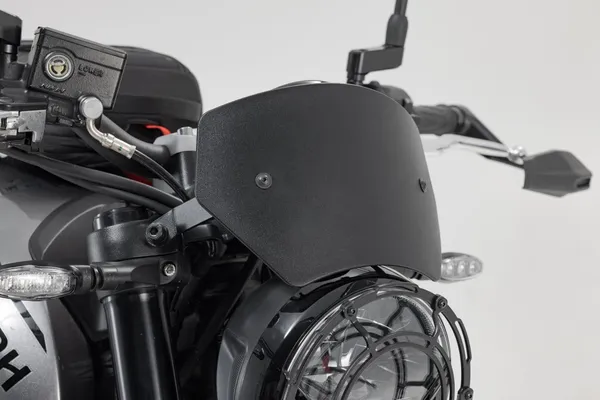 Windscreen Black-1