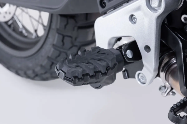 Evo Footrest Kit Black-0