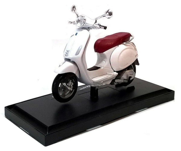 Macheta Vespa Primavera 150 White 1:18