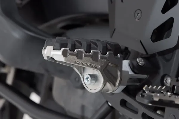 Evolution Footrest Silver-3