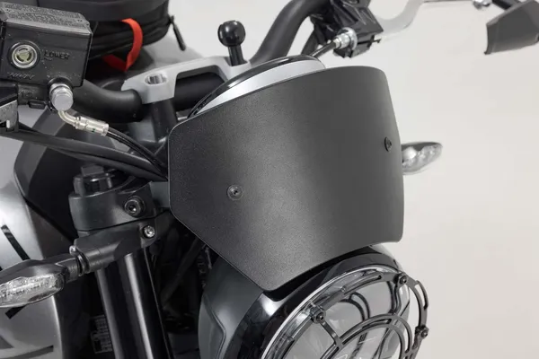 Windscreen Black-3