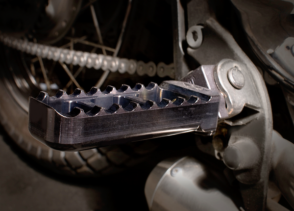 Serrated Footpegs Black Narrow, 2, nordicamoto.ro