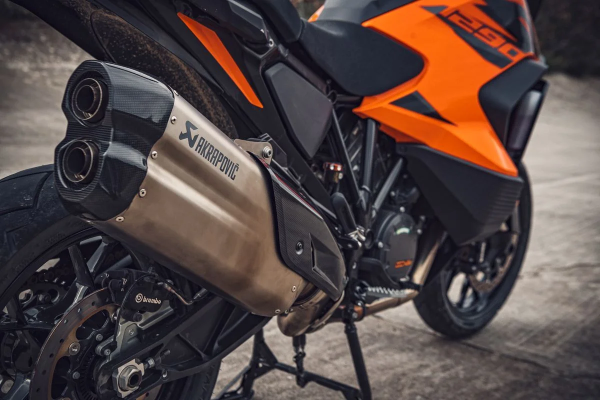 Akrapovic Slip-on Line-2