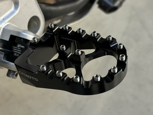 FRONT FOOTREST-a438ce61c7438cfe5861a4cd0e211551.webp