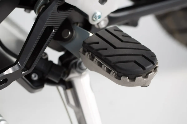 Ion Footrest Black -b820b644ae55aef9a1d5ceb54180c73a.webp