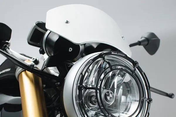Windscreen Black-1