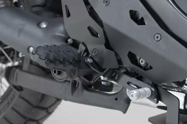 Evo Footrest Kit Black -5