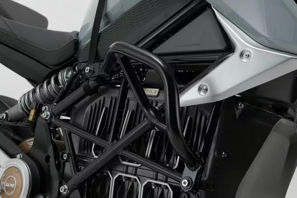 Crash Bar Black -f8f2aff8acc9e84a39f3a1af6ccb5f14.webp