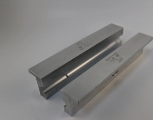 Clamp for needle guiding PDS