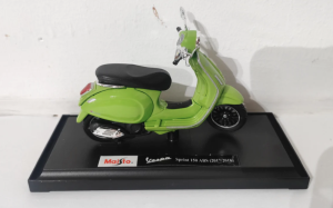 Macheta Vespa Sprint 150 ABS (2017/2018) Green 1:18