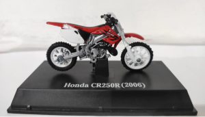 Macheta Honda CR 250 1:32