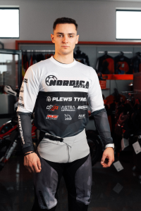 Tricou Nordica – Model 3 Negru, nordicamoto.ro