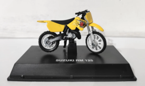 Macheta Suzuki RM 125 1:32