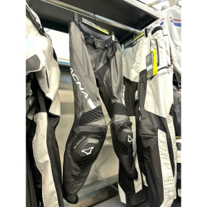 Pantaloni de piele sport/touring MACNA HYPER Negru/Alb XL (Resigilat), 1, nordicamoto.ro
